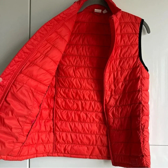Gap Kids Puffer Vest Red Size Medium Primaloft Zip Front Pockets Outdoor Hiking - Picture 5 of 10
